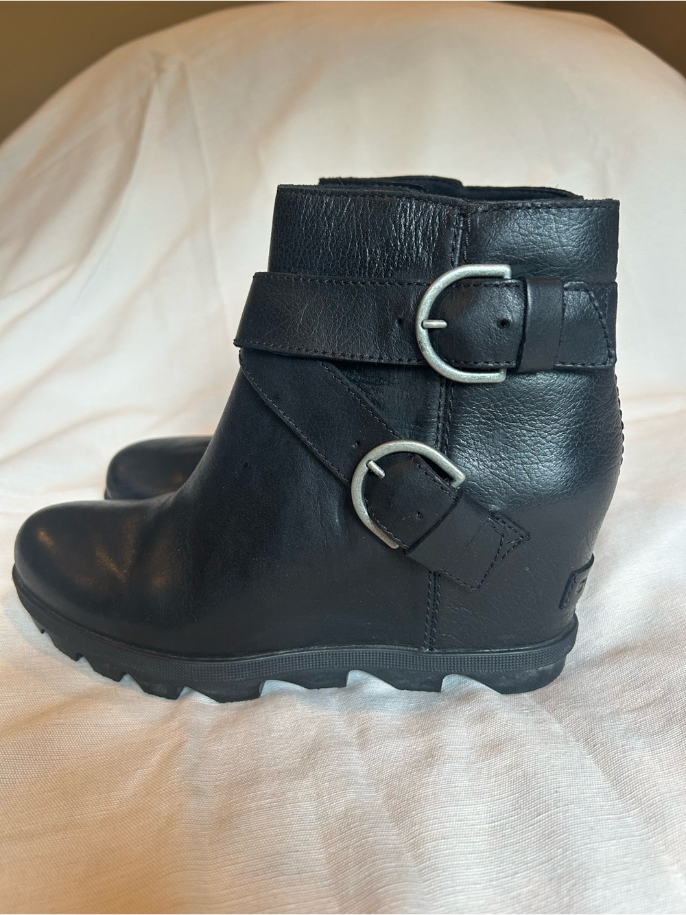 Sorel Joan of Arctic Black Leather Ankle Boots with Double Buckle Detail SZ 8